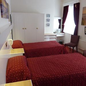 Zimmer mit zwei Einzelbetten